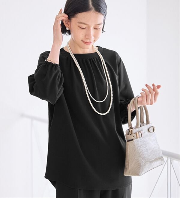 Viola e Viola（ヴィオラ エ ヴィオラ）の「【4つの機能付】らくキレイストレッチギャザーブラウス（ブラウス）」｜詳細画像