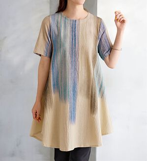 BELLUNA（ベルーナ）の「さわやかブルー手描きプリントチュニックワンピース（チュニックワンピース）」｜ブルー系