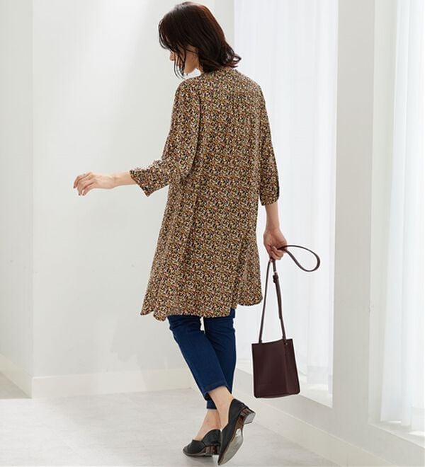 BELLUNA（ベルーナ）の「レーヨンプリントギャザー使いワンピース（その他ワンピース）」｜詳細画像