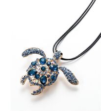 BELLUNA（ベルーナ）の「ウミガメモチーフジュエルペンダント（ネックレス・ペンダント）」