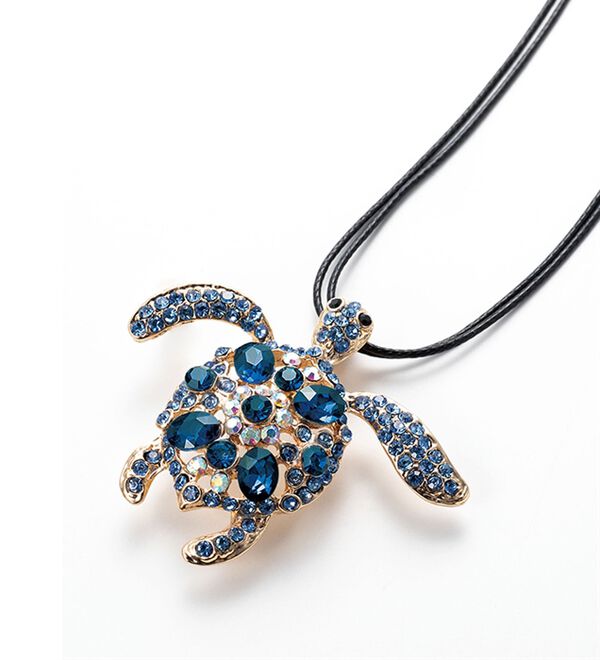 BELLUNA（ベルーナ）の「ウミガメモチーフジュエルペンダント（ネックレス・ペンダント）」｜詳細画像