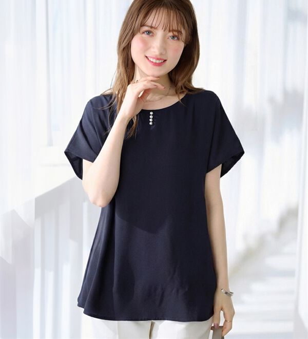 alotta（アロッタ）の「【イージーケア】パール調ボタンデザインブラウス（ブラウス）」｜詳細画像