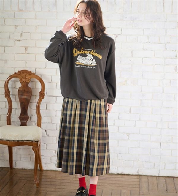 BELLUNA（ベルーナ）の「＜Ｄｉｓｎｅｙ＞【１０１匹わんちゃん】裏毛Ｖネックトレーナー（カットソー）」｜詳細画像