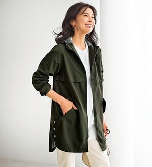 BELLUNA（ベルーナ）の「はっ水加工ボンディング素材ロング丈パーカー（ハーフコート）」｜ダークカーキ