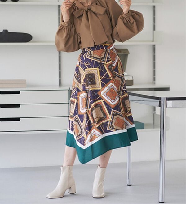 RANAN（ラナン）の「スカーフ柄パネルプリントスカート（ひざ丈スカート）」｜詳細画像