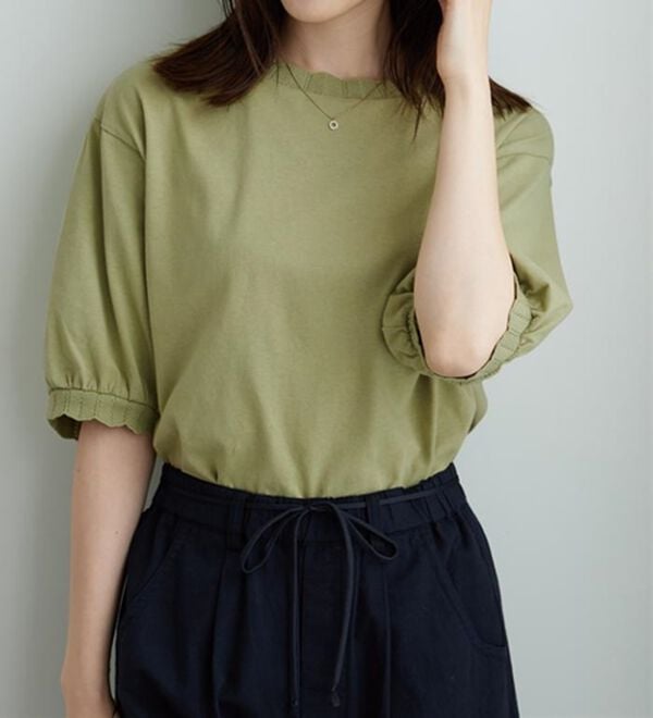 BELLUNA（ベルーナ）の「デザインリブ使いふんわり袖プルオーバー（カットソー）」｜詳細画像