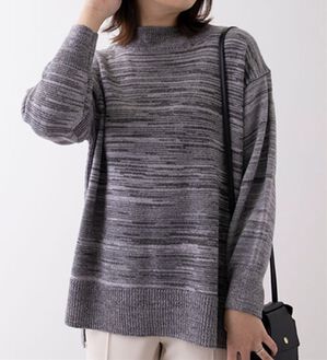 BELLUNA（ベルーナ）の「かすり調ハイネックニットチュニック（ニット・セーター）」｜モノトーン系