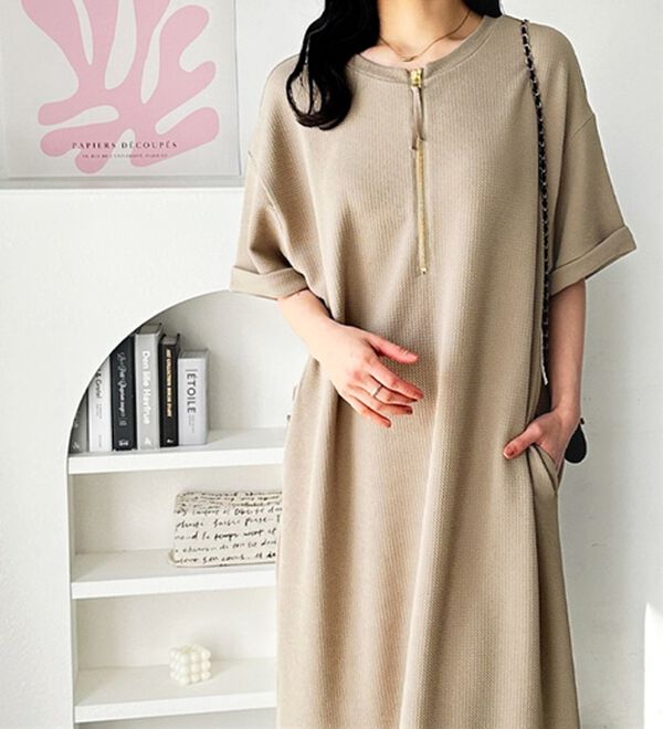 GeeRA（ジーラ）の「【ひんやり/着痩せ】ハーフジップ大人Ｔシャツワンピース（カットソーワンピース）」｜詳細画像