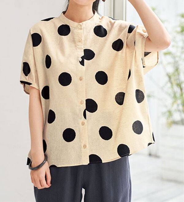 BELLUNA（ベルーナ）の「コットンリネンドットプリントゆるブラウス（ブラウス）」｜キナリ