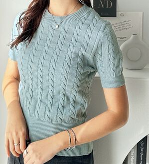 GeeRA（ジーラ）の「ケーブル編みニットトップス（ニット・セーター）」｜ブルー