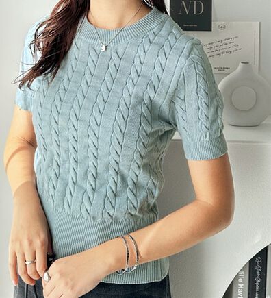 GeeRA（ジーラ）の「ケーブル編みニットトップス（ニット・セーター）」