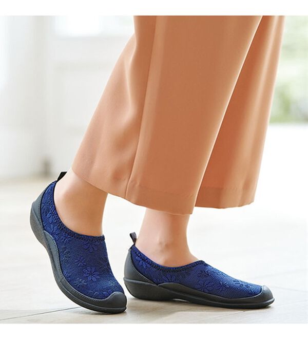 BELLUNA（ベルーナ）の「改良版幅広のびの～びクッションシューズ（スリッポン）」｜詳細画像