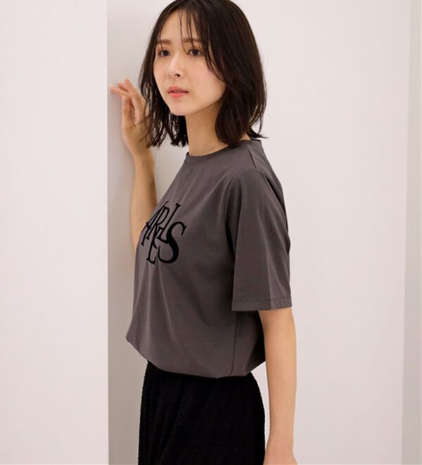 BELLUNA（ベルーナ）の「大人の着映えフロッキーロゴプルオーバー（カットソー）」｜詳細画像