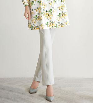 BELLUNA（ベルーナ）の「すっきり伸びる！ハイテンション美脚パンツ　ストレート（フルレングスパンツ）」｜ライトグレー