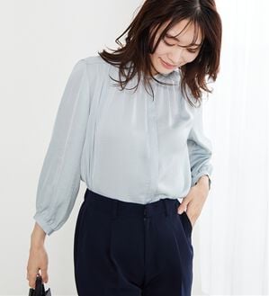 BELLUNA（ベルーナ）の「＜Ｃ／Ｓ＞サテン素材ギャザーデザインブラウス（ブラウス）」｜サックス