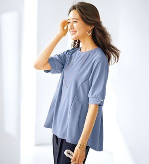 BELLUNA（ベルーナ）の「ジョーゼット素材タック使いＴブラウス（ブラウス）」｜サックス