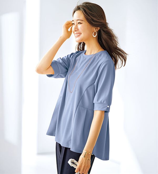 BELLUNA（ベルーナ）の「ジョーゼット素材タック使いＴブラウス（ブラウス）」｜サックス