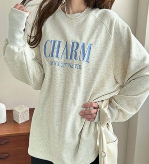 GeeRA（ジーラ）の「指穴デザイン刺しゅうロゴスウェット（トレーナー・スウェット）」｜オートミール