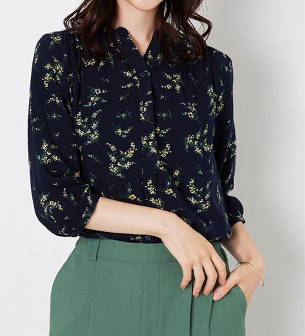 BELLUNA（ベルーナ）の「【接触冷感】レーヨン素材ギャザー使いプリントブラウス（ブラウス）」｜詳細画像