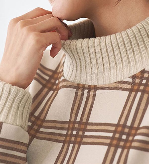 BELLUNA（ベルーナ）の「まるで着る毛布！静電防止付裏ファーニットリブトレーナー（トレーナー・スウェット）」｜詳細画像