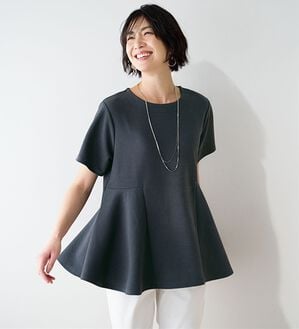 BELLUNA（ベルーナ）の「ポコポコエンボス素材　－３ｋｇ見えペプラムチュニック（チュニック）」｜チャコール