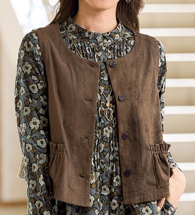 BELLUNA（ベルーナ）の「ソフトコーデュロイ素材ポケットデザインベスト（ベスト）」