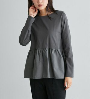 Pierrot（ピエロ）の「異素材ドッキングフリルギャザーペプラムカットソー（カットソー）」｜チャコール