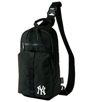 「＜ＭＬＢ＞タフネスボディバッグ（メンズショルダーバッグ）」｜ヤンキース・ブラック