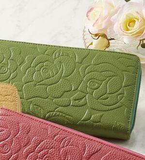 「開運　華やか風水バラの型押し本革財布（財布・パスケース）」｜ワカバ色