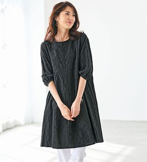 BELLUNA（ベルーナ）の「ナチュラルにお出かけ♪ドット柄チュニックワンピース（チュニックワンピース）」｜黒