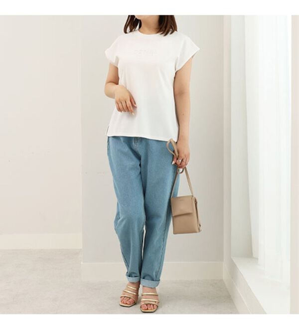 BELLUNA（ベルーナ）の「エンボス加工ロゴデザインプルオーバー（カットソー）」｜詳細画像