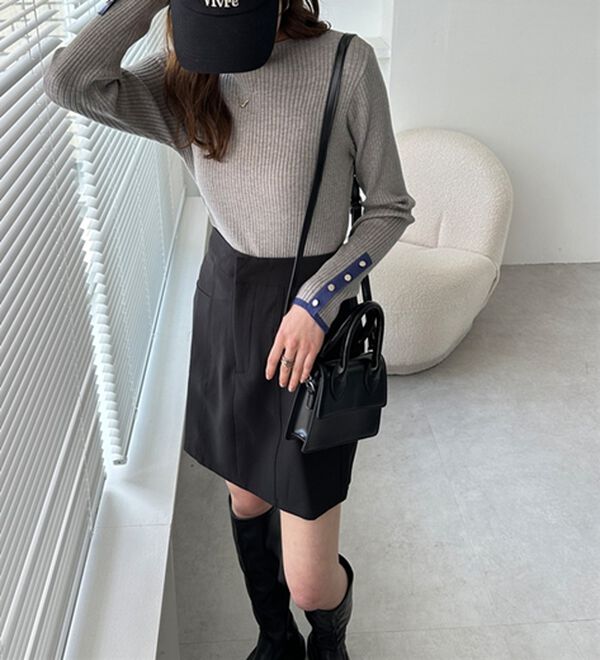 GeeRA（ジーラ）の「袖口ボタン配色ボートネックリブニット（ニット・セーター）」｜詳細画像