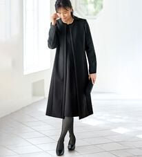 BELLUNA（ベルーナ）の「洗えるストレッチ！ロングジャケット　細見えワンピースアンサンブル（ブラックフォーマル（喪服・礼服））」
