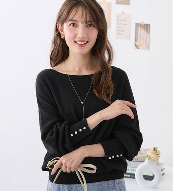alotta（アロッタ）の「綿１００％のやさしい着心地　ゆったり袖パールトップス（ニット・セーター）」｜ブラック