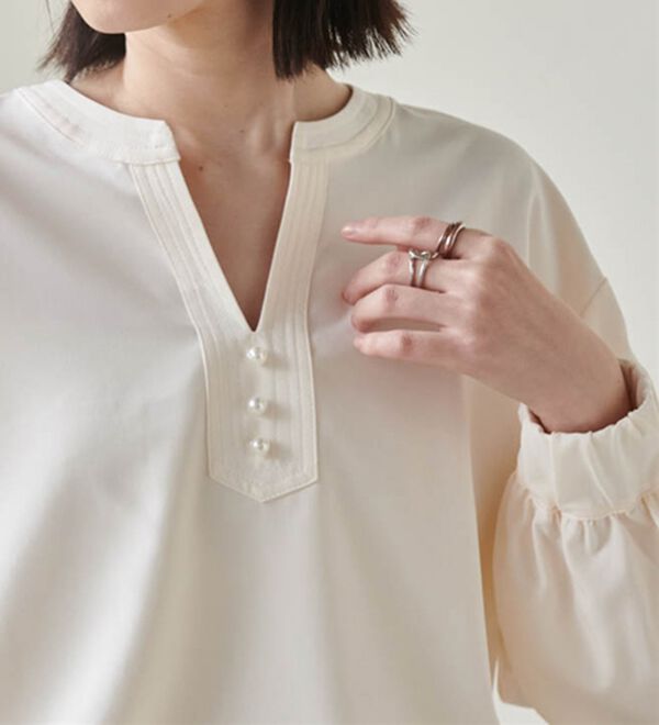 RANAN（ラナン）の「3つの機能付！パール調ボタン付スキッパーブラウス（ブラウス）」｜オフホワイト