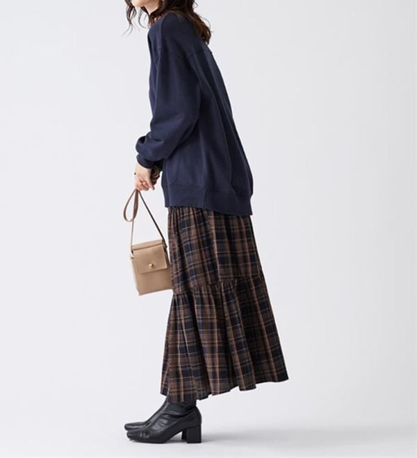 BELLUNA（ベルーナ）の「軽やか綿混！大人サマ見えスウェット（カットソー）」｜詳細画像