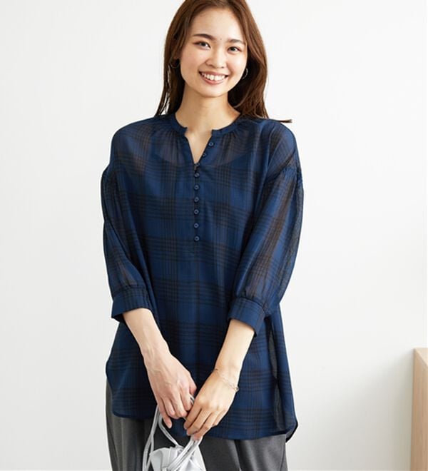 BELLUNA（ベルーナ）の「シャリ感シアー素材多ボタンチュニック（チュニック）」｜ブルー系チェック