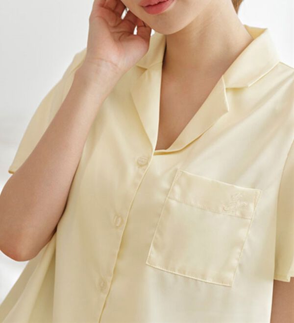 YU'NOW（ユナウ）の「【上下２点セット】ふんわりシルエットサテンシャツパジャマ（パジャマ・ルームウェア）」｜詳細画像