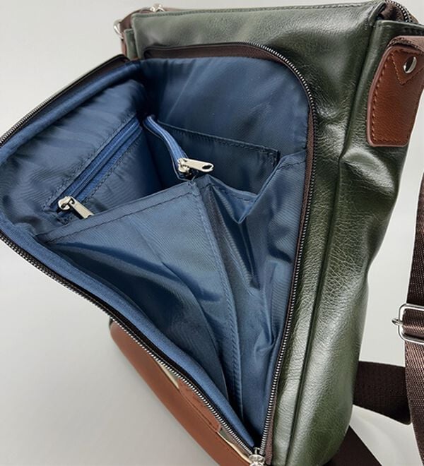 「＜クロコダイル＞トリプルファスナーショルダー（メンズショルダーバッグ）」｜詳細画像