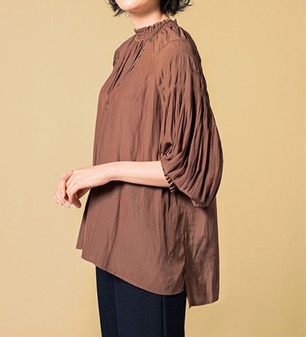 マットサテン素材・袖プリーツフレアーブラウス - ベルーナ【公式】