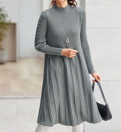 BELLUNA（ベルーナ）の「体型を拾いにくい！ビジュー使いプリーツ風ニットチュニックワンピース（チュニックワンピース）」