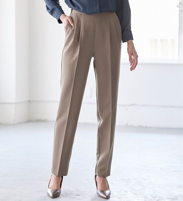 BELLUNA（ベルーナ）の「すっきり美脚タックテーパードパンツ（フルレングスパンツ）」｜詳細画像