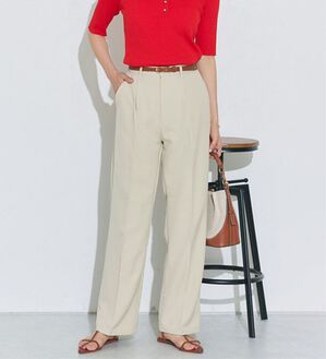 Pierrot（ピエロ）の「スタイルアップセンタープレスパンツ（フルレングスパンツ）」｜ライトベージュ