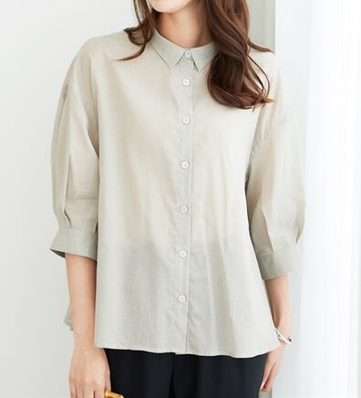 BELLUNA（ベルーナ）の「バックギャザー使いシアーシャツ（シャツ）」