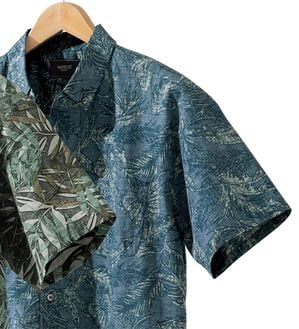 「大人デザインの涼感リゾートシャツ（メンズシャツ）」｜ダークネイビー