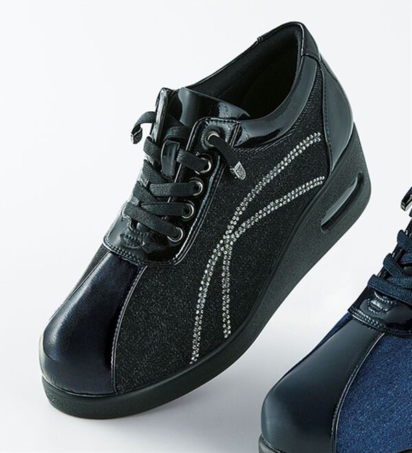 「煌めきストレッチ４Ｅ美脚見せエアシューズ（スニーカー）」｜ブラック