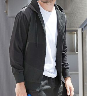 「モードな大人のための異素材パネル切替パーカー（メンズパーカー）」｜ブラック