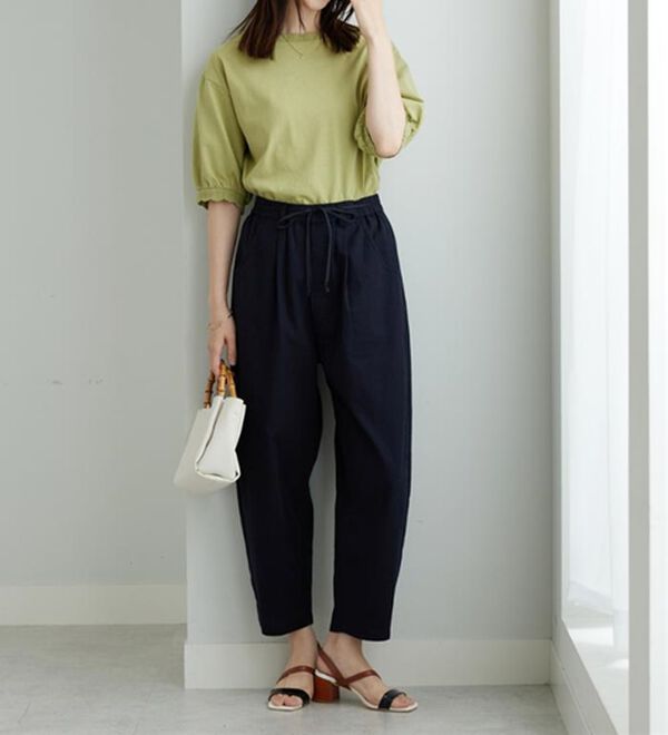 BELLUNA（ベルーナ）の「綿スラブ素材タックデザインコクーンパンツ（フルレングスパンツ）」｜詳細画像