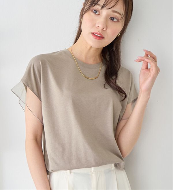 alotta（アロッタ）の「１枚でこなれ感！袖チュールデザイン綿混Ｔシャツ（Tシャツ）」｜グレージュ