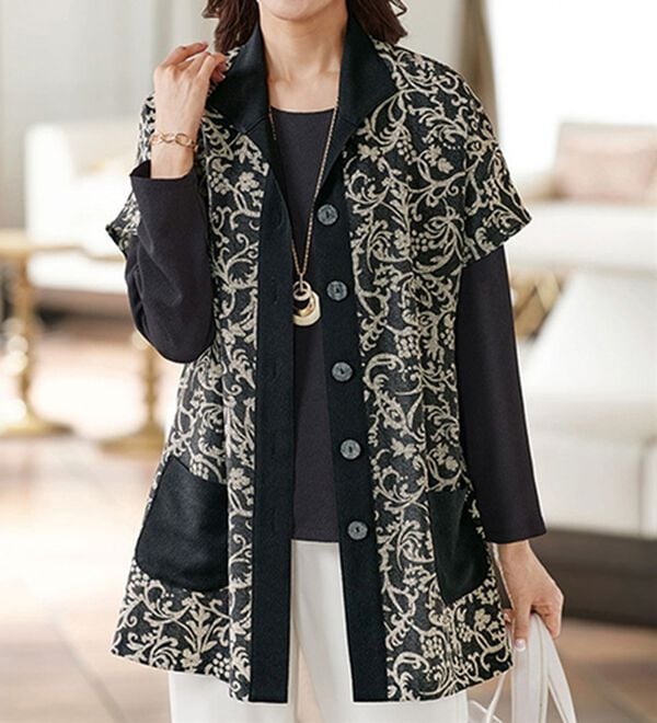 BELLUNA（ベルーナ）の「ちりめん和柄プリントベストアンサンブル（ベスト）」｜黒系